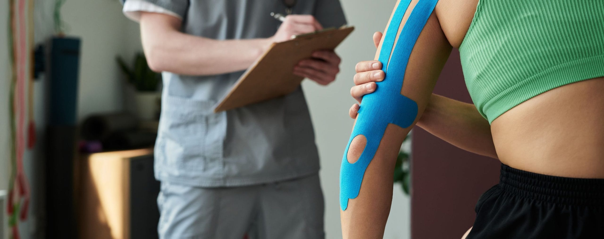 Injured athlete undergoing sports physiotherapy consultation